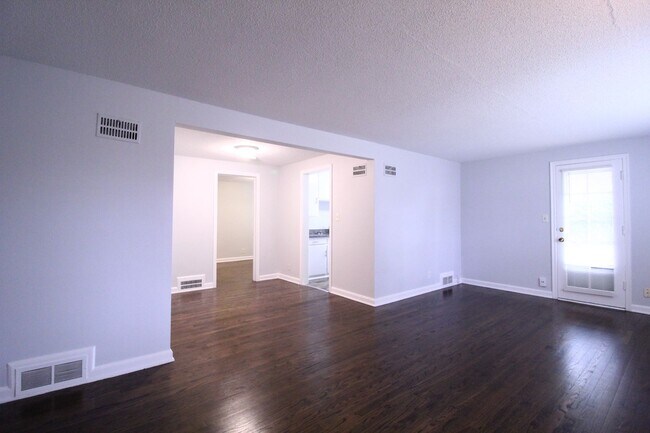 Foto del edificio - One Bedroom Duplex in North Kansas City