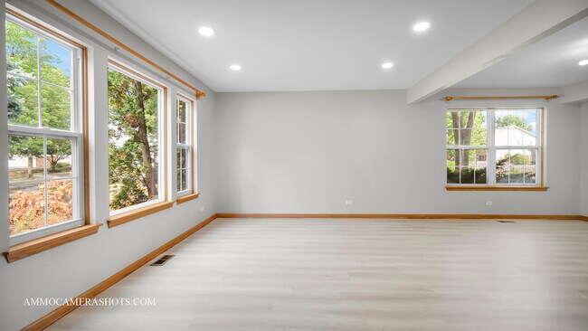 Building Photo - 1381 Burnett Dr