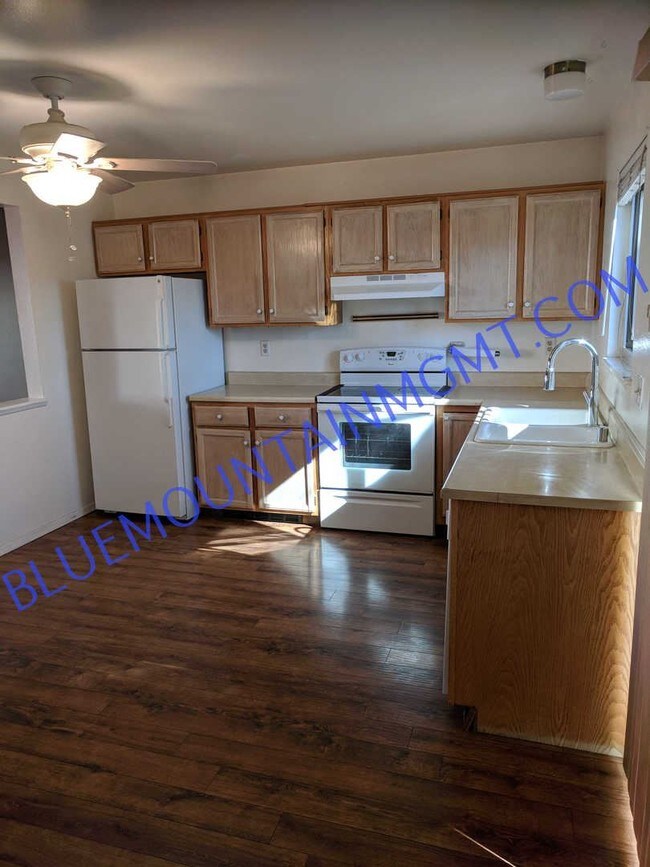 Building Photo - 2 br, 1 bath House - 725 Alexander Road #D