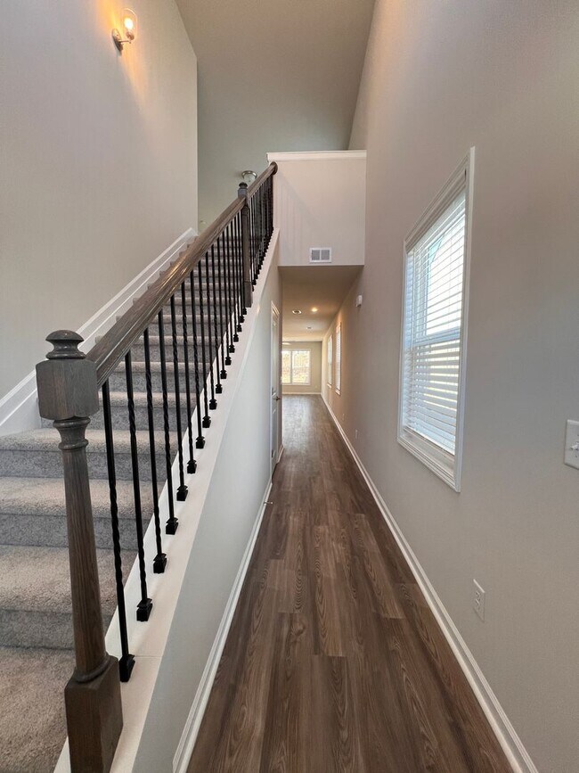 Building Photo - 820 Justify Lp