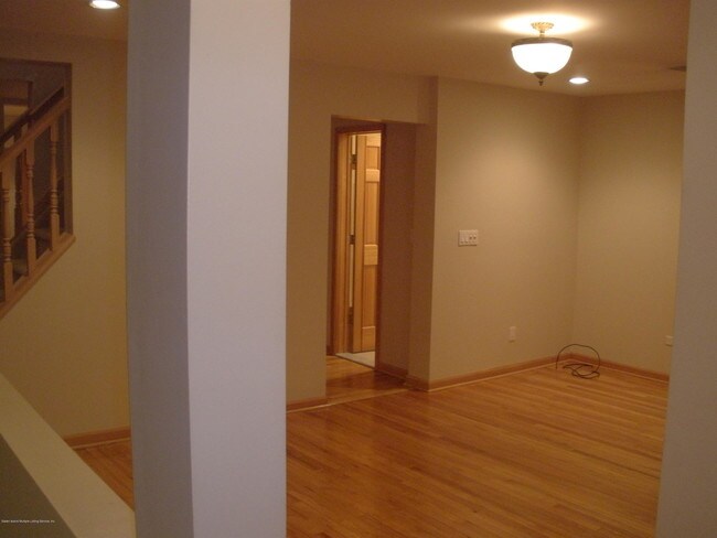 Building Photo - 96 Delaware St