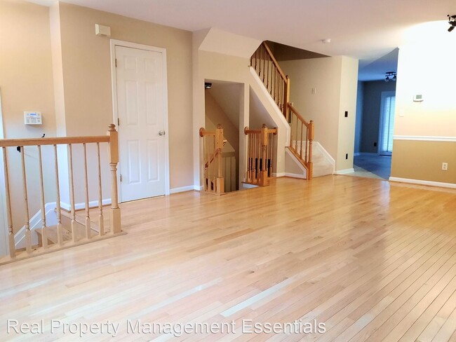 Building Photo - 4 br, 3.5 bath House - 1019 Hidden Moss Dr...