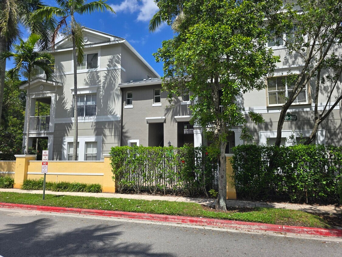 Foto principal - 1011 Shoma Dr