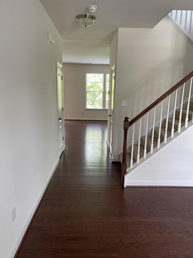 Building Photo - 6901 Swanhaven Dr
