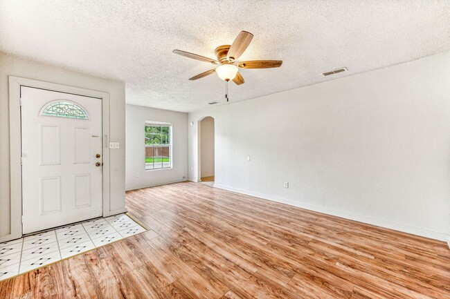 Foto del edificio - 1391 N Paddock Ave