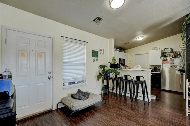 Foto del edificio - 120 Rob Ln