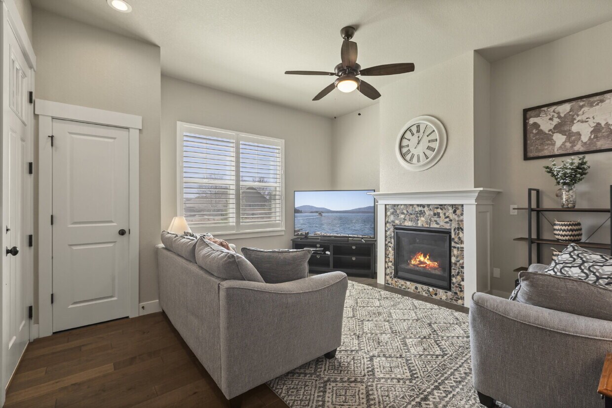 Primary Photo - Stunning 3 bed, 4 bath townhome - attached...