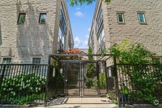 Building Photo - 530 N Wood St