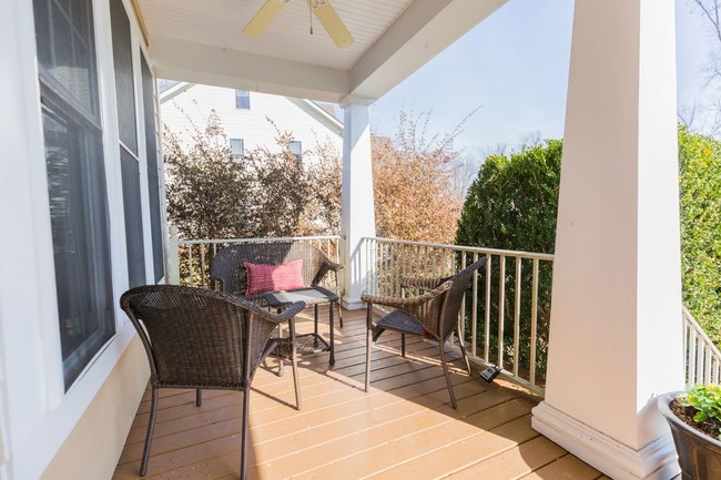 Foto del edificio - 2324 Millcrest Terrace