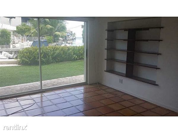 Building Photo - 2120 S Bayshore Dr