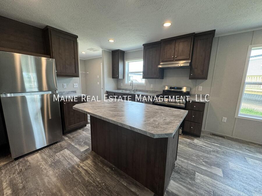 Primary Photo - 111 H St