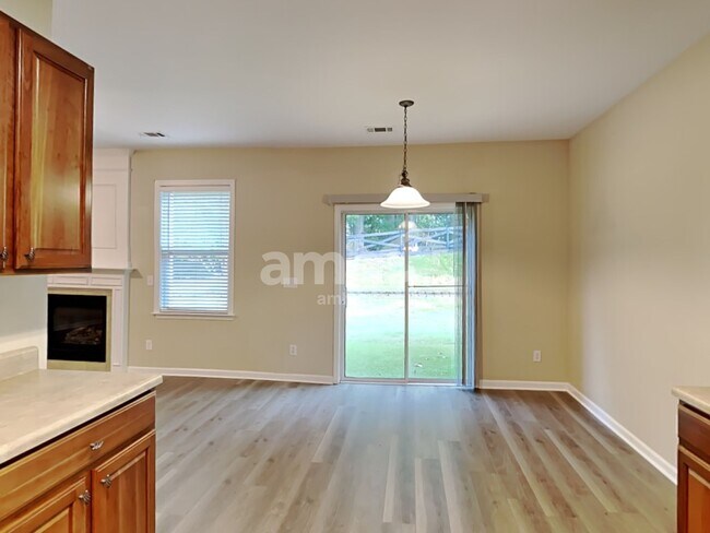 Foto del edificio - 295 Springs Xing