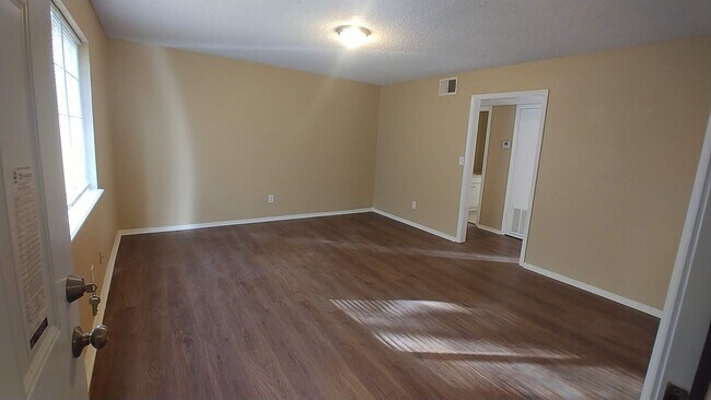Building Photo - 6518 S Newport Ave