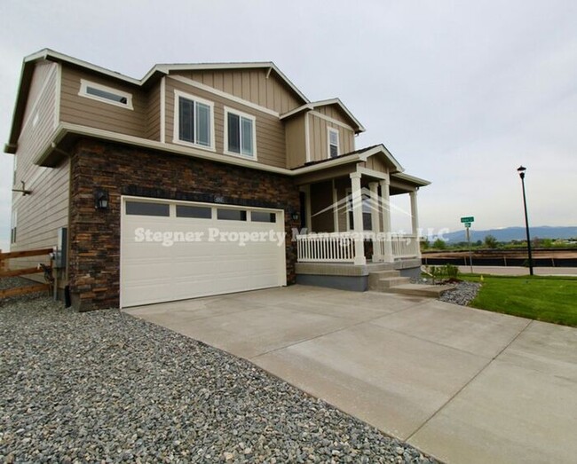 Building Photo - Beautiful Newer Home