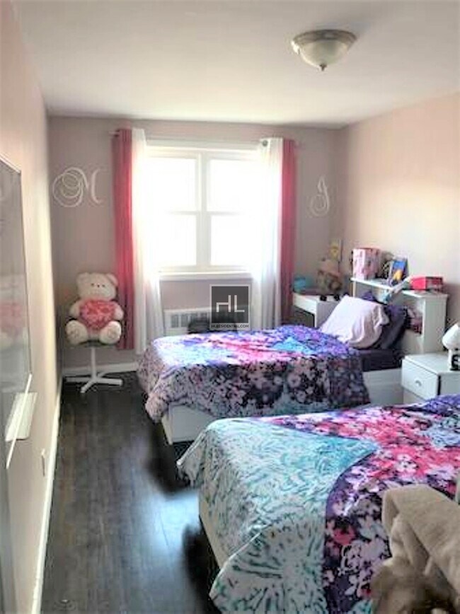 Foto del edificio - 1057 E 57th St