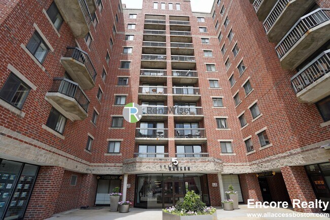 Foto del edificio - 15 N Beacon St