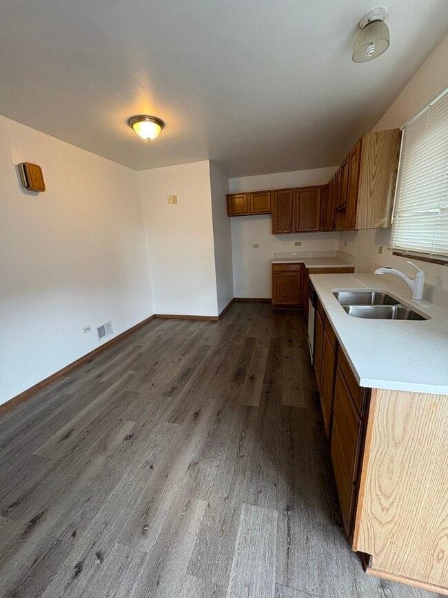 Building Photo - 14512 Oakley Ave