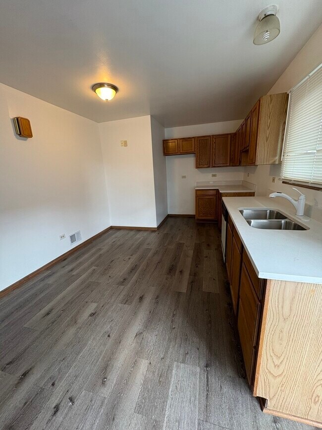 Foto del edificio - 14512 Oakley Ave