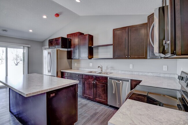Building Photo - 1303 Blue Jay Pl