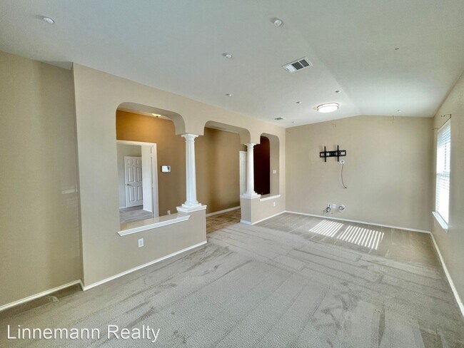 Building Photo - 3 br, 2.5 bath House - 229 Memory Lane