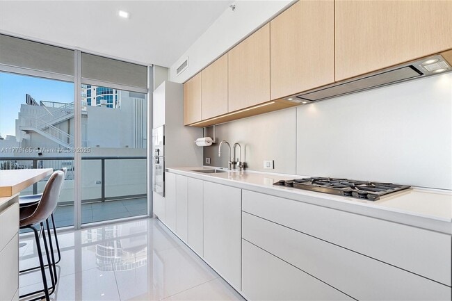 Building Photo - 3737 Collins Ave