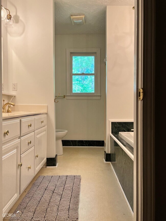 Building Photo - 202 Concord Dr