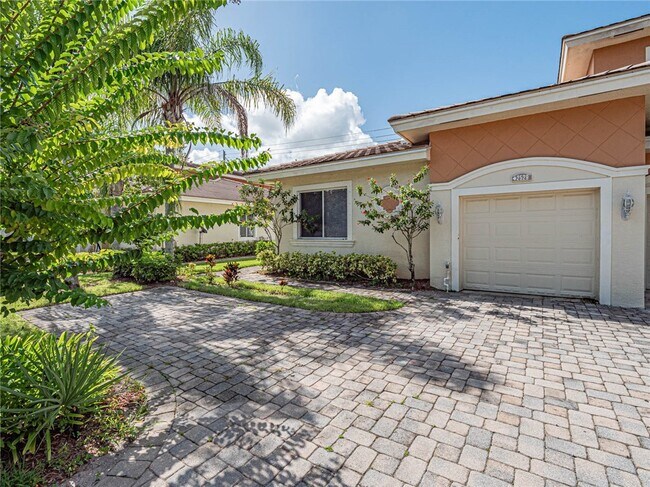 Building Photo - 2529 Langrove Ln SW