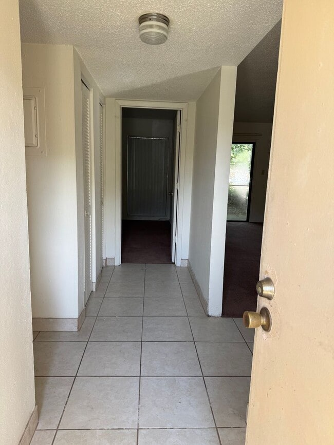 Foto del edificio - LEASE NOW AND ENJOY 50% OFF 2ND MONTH! Spa...