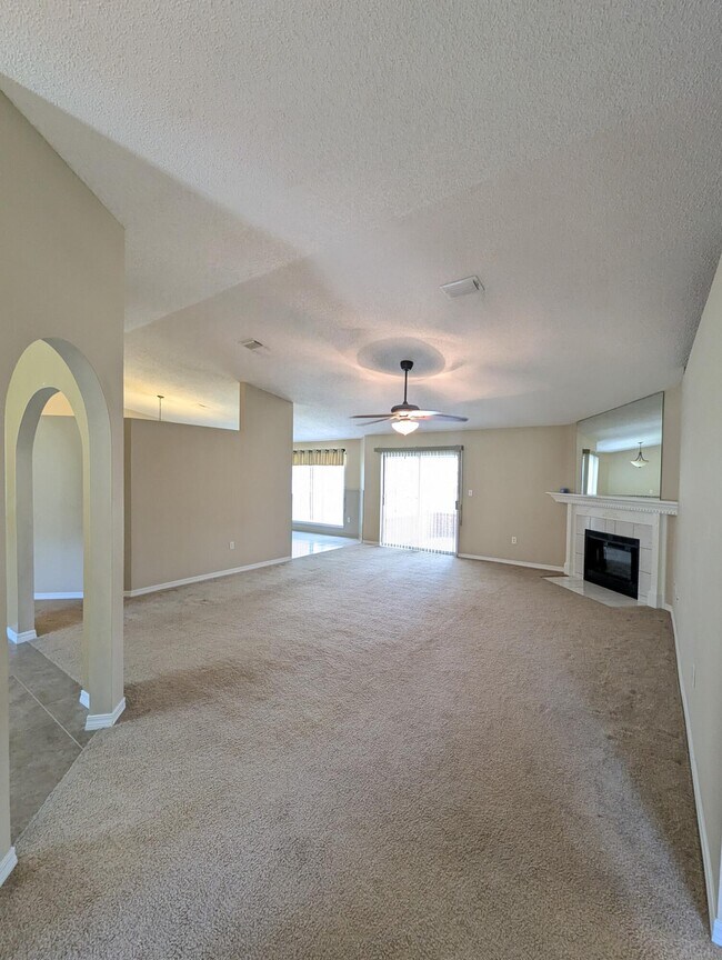 Foto del edificio - 7570 Pepperwood St