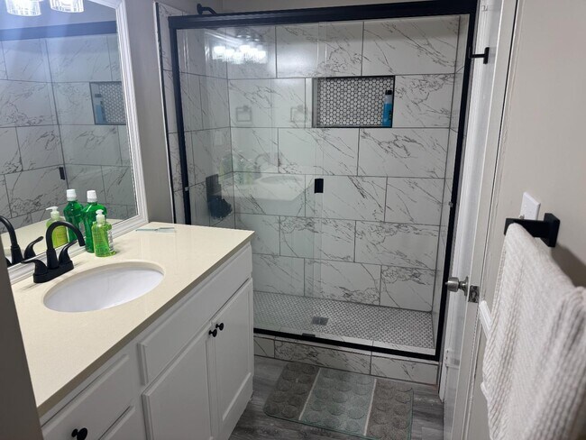 Foto del edificio - 406 Skyview Dr
