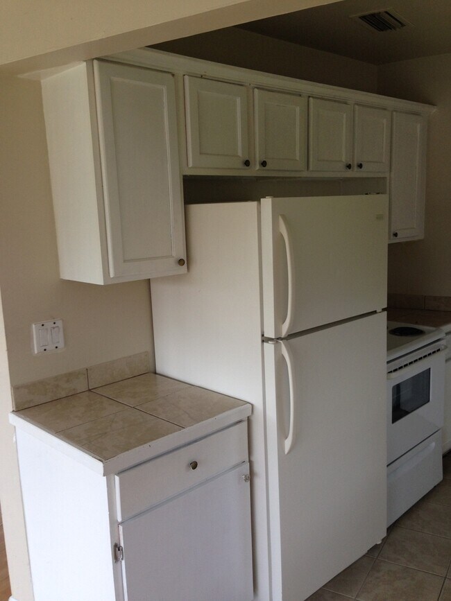 Building Photo - FREE 1ST MONTH RENT 3 Bed 2 Bath Home Pet ...