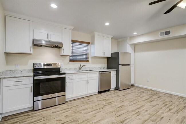 Foto del edificio - 6212 Alderson St