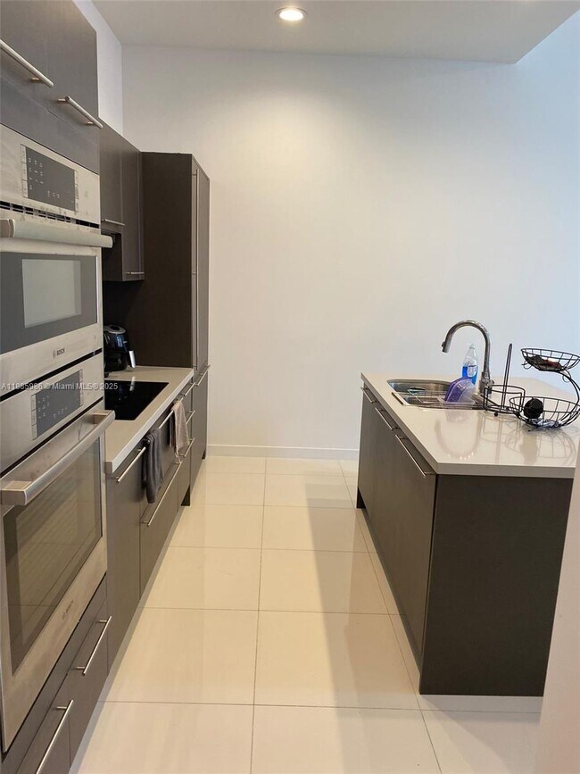 Foto del edificio - 7875 NW 107th Ave