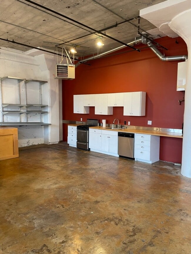 Building Photo - 247 4th St