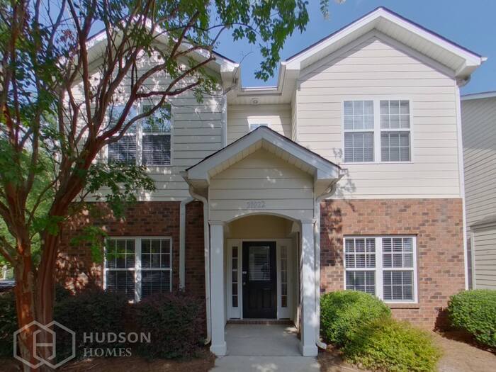Foto principal - SELF TOUR NOW! - 21022 Burlington Way, Cor...
