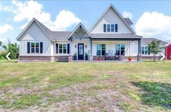 Building Photo - 19040 Community Dr