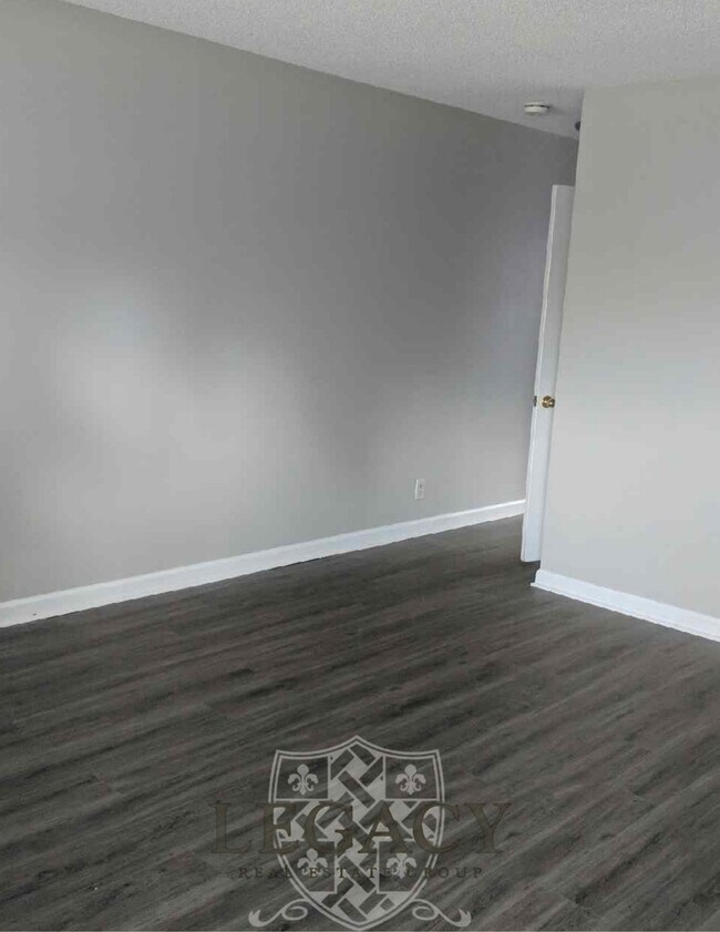 Foto del edificio - 736 Holder Dr