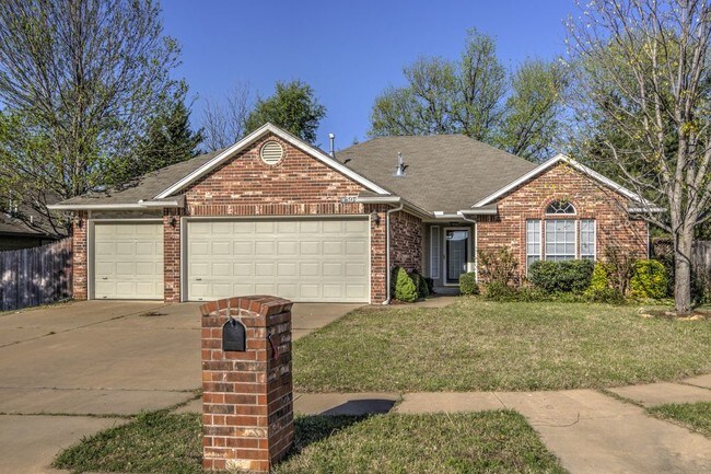 Foto del edificio - 4 Bedroom with 3 Car Garage in Broken Arrow.