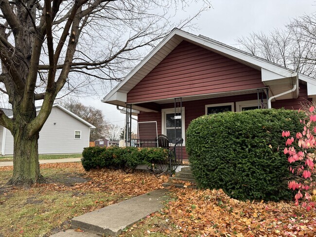 Building Photo - 727 E North St