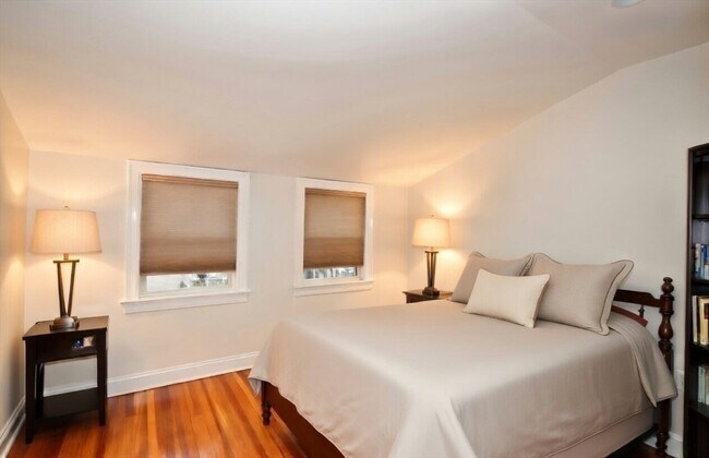 Foto del edificio - 27 Crosby Rd