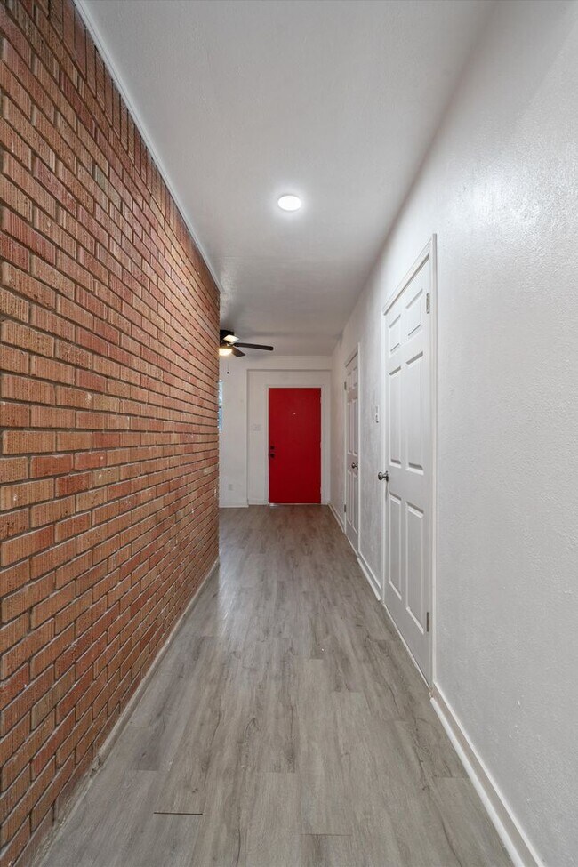 Foto del edificio - 10205 Old Menchaca Rd
