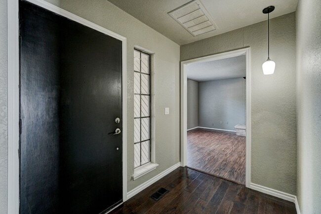 Building Photo - Updated 3-bedroom, 2-bath home in SE Edmond