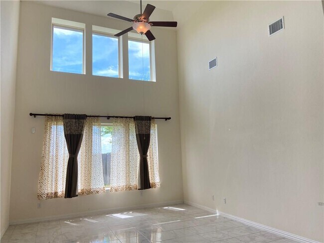 Foto del edificio - 21320 Hines Ln