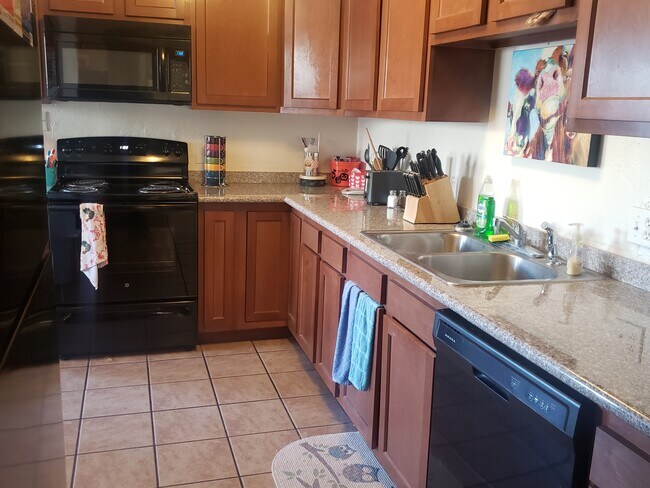 New Kitchen 2021 - 838 E Lester St