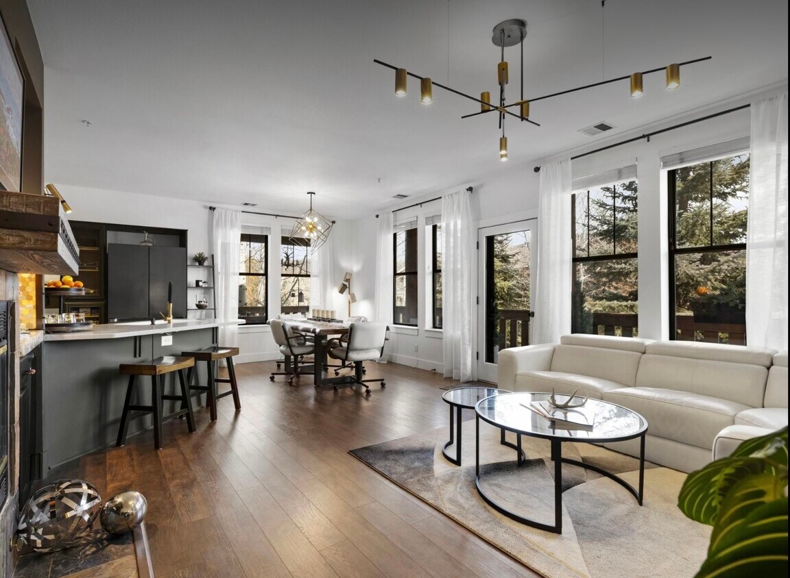 Foto principal - 8350 Meadowview Ct