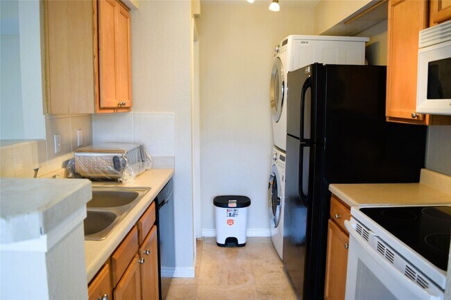 Foto del edificio - 4011 NASA Road 1