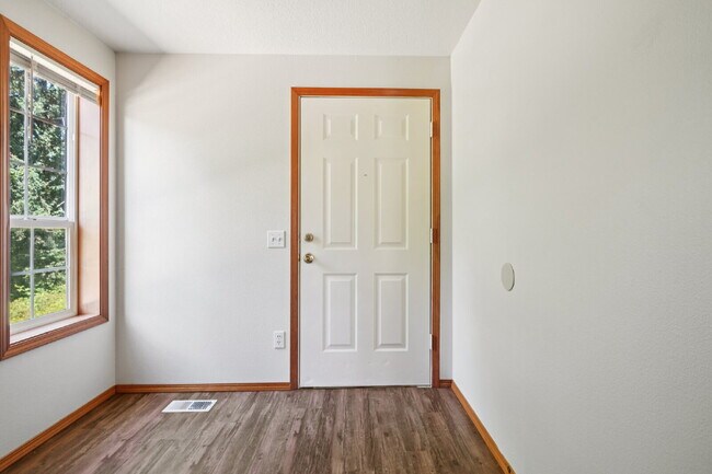 Foto del edificio - 4 bedroom 2.5 bath home
