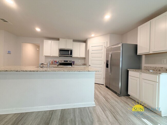 Foto del edificio - Spacious 5-Bedroom Home in Plantation Woods, East Milton!
