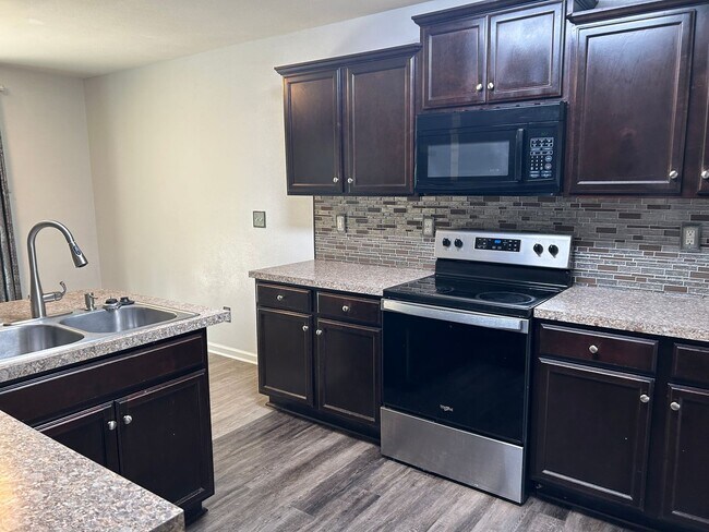 Building Photo - Beautiful 5 Bedroom Home in the Park Brook...