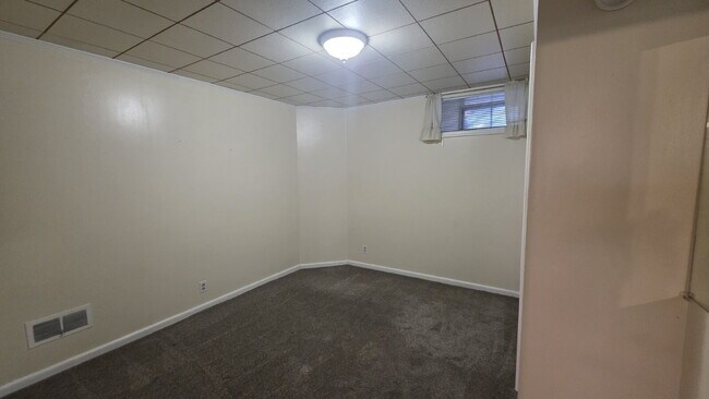 Foto del edificio - "Charming 1-Bedroom Duplex Retreat in Ogden – Your Cozy Haven Awaits!"
